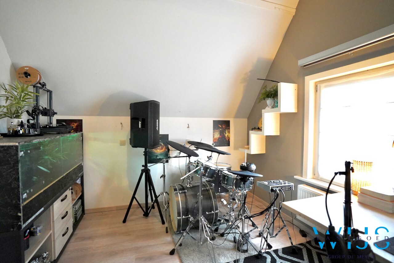 Instapklare, karaktervolle ALLEENSTAANDE woning op topligging in Ertvelde ! 