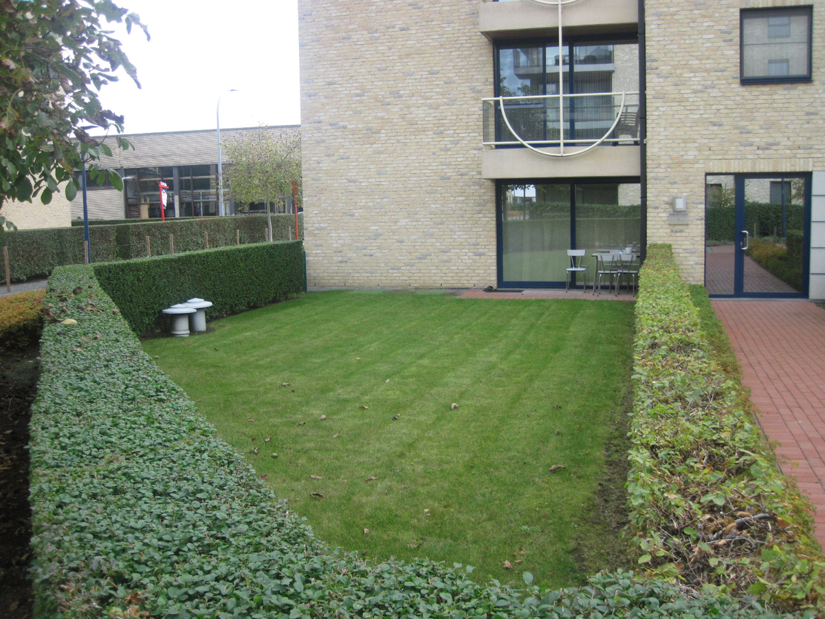 Aangenaam 1-slp-appartement nabij Station (in t groen met terras). 