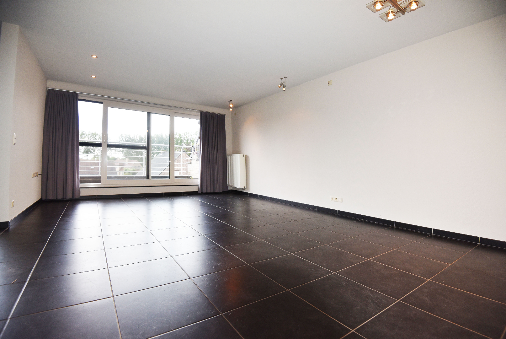 Ruim appartement met 3 slpk, terras en garage te Eeklo 
