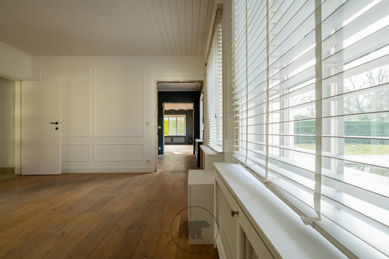 Op te frissen villa op residentiële droomlocatie 