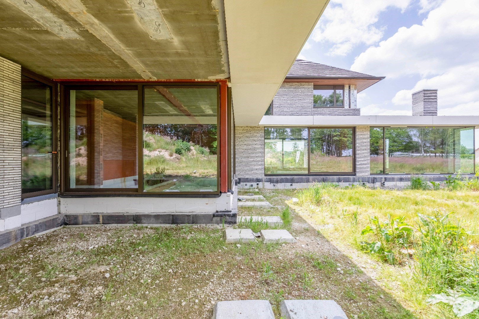 Unieke kans : exclusieve  riante villa  1400m²  by Artea en Piet Bailyu Architects 