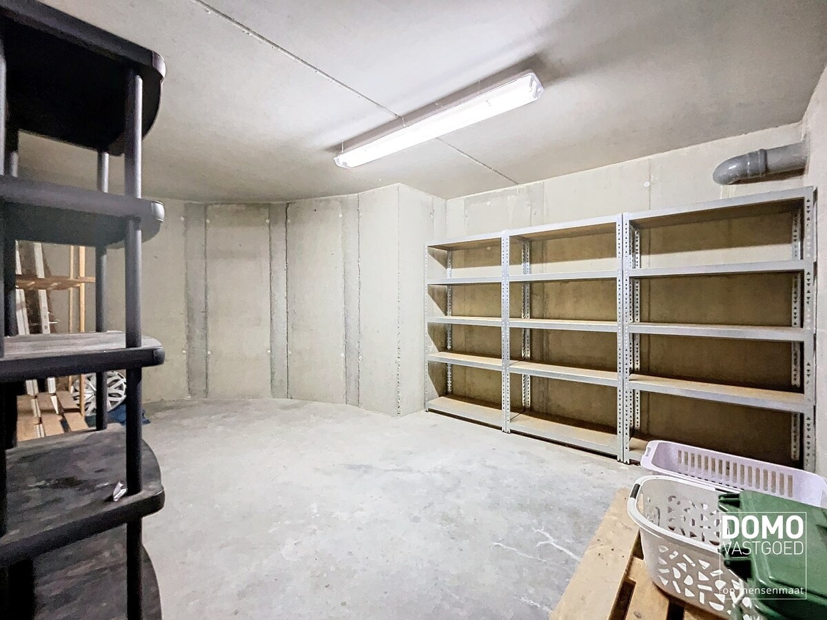 RUIM 2 SLAAPKAMER APPARTEMENT MET ONDERGRONDSE AUTOSTANDPLAATS EN TERRAS TE KERMT 