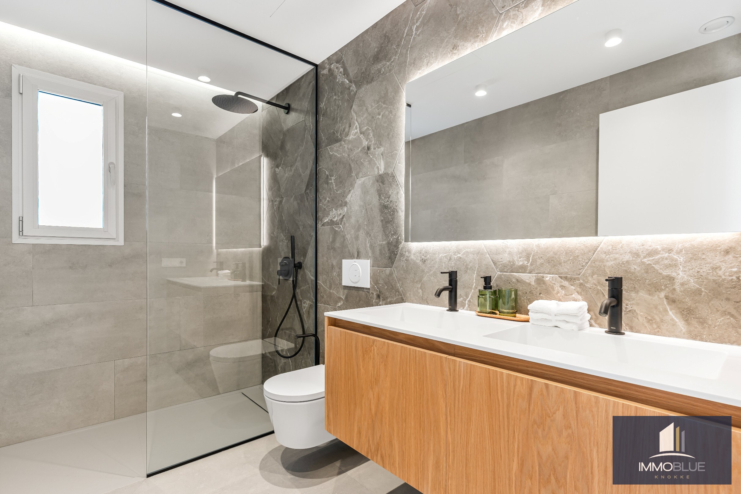 Open en praktisch wonen in mediterrane omgeving. 