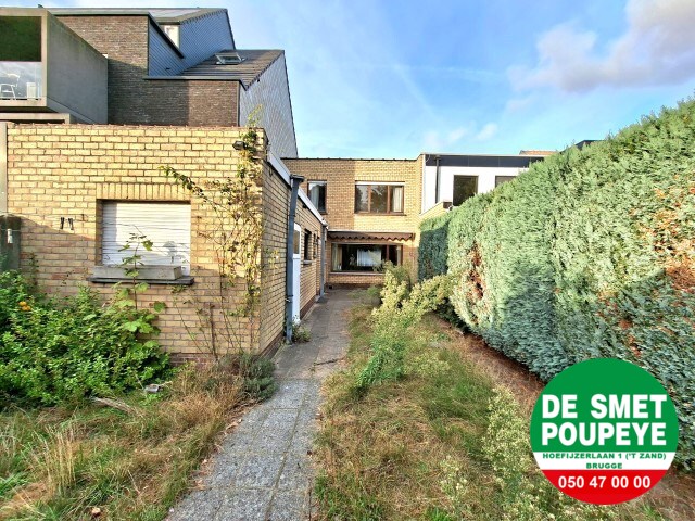 Ruime rijwoning met garage en tuin 