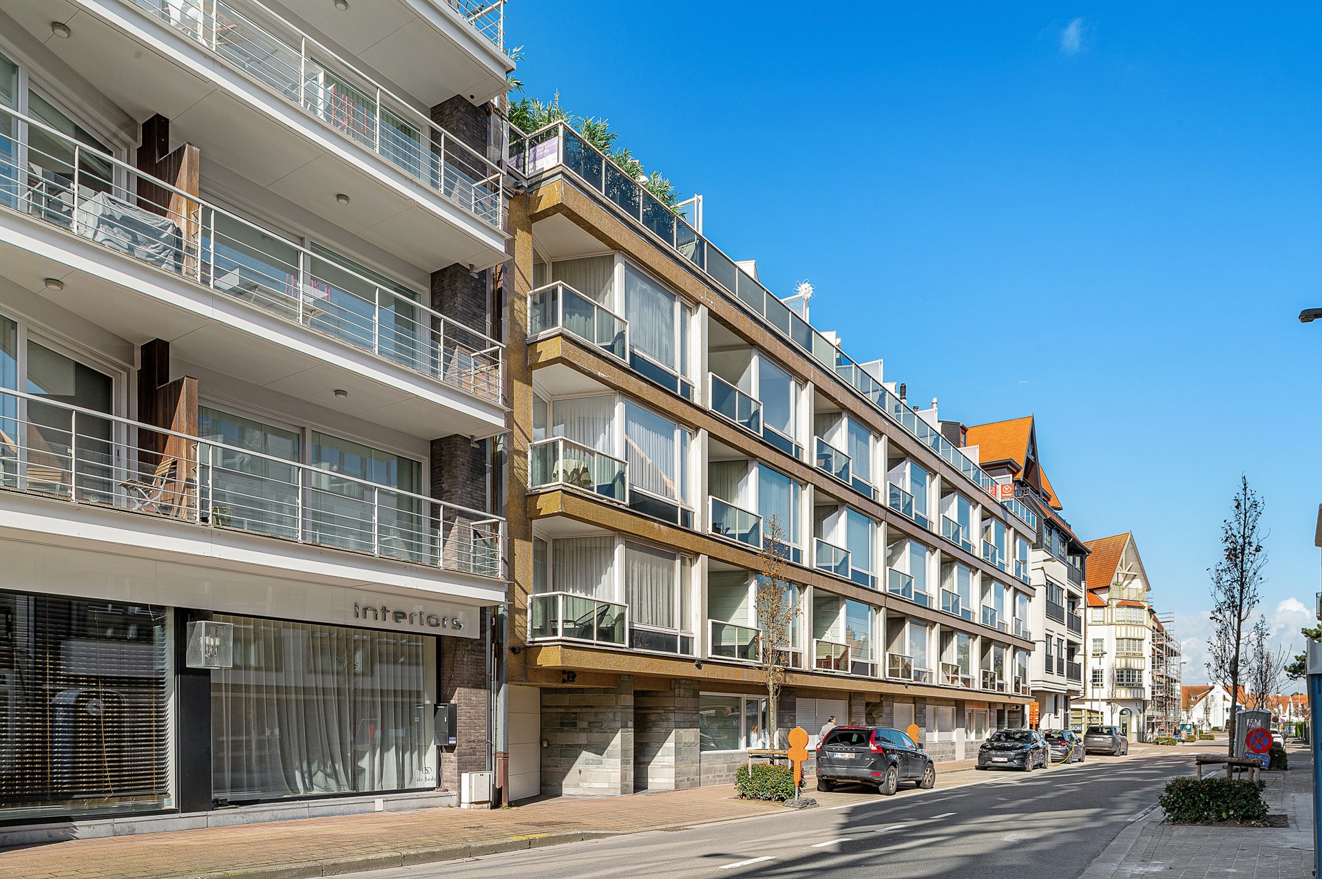 Stijlvol en volledig gerenoveerd appartement op wandelafstand van zee. 