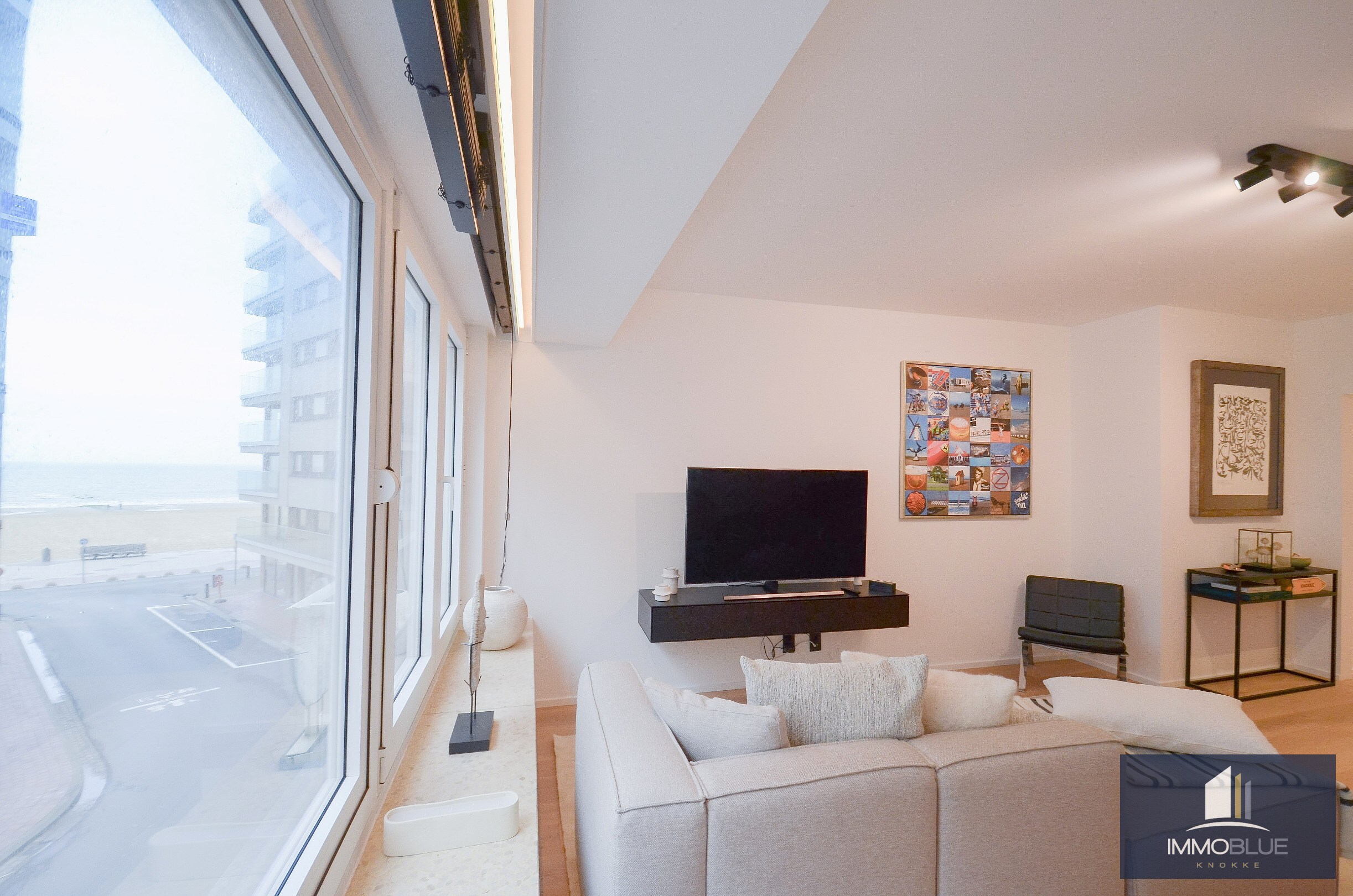 Appartement entièrement rénové avec une belle vue sur la mer. 