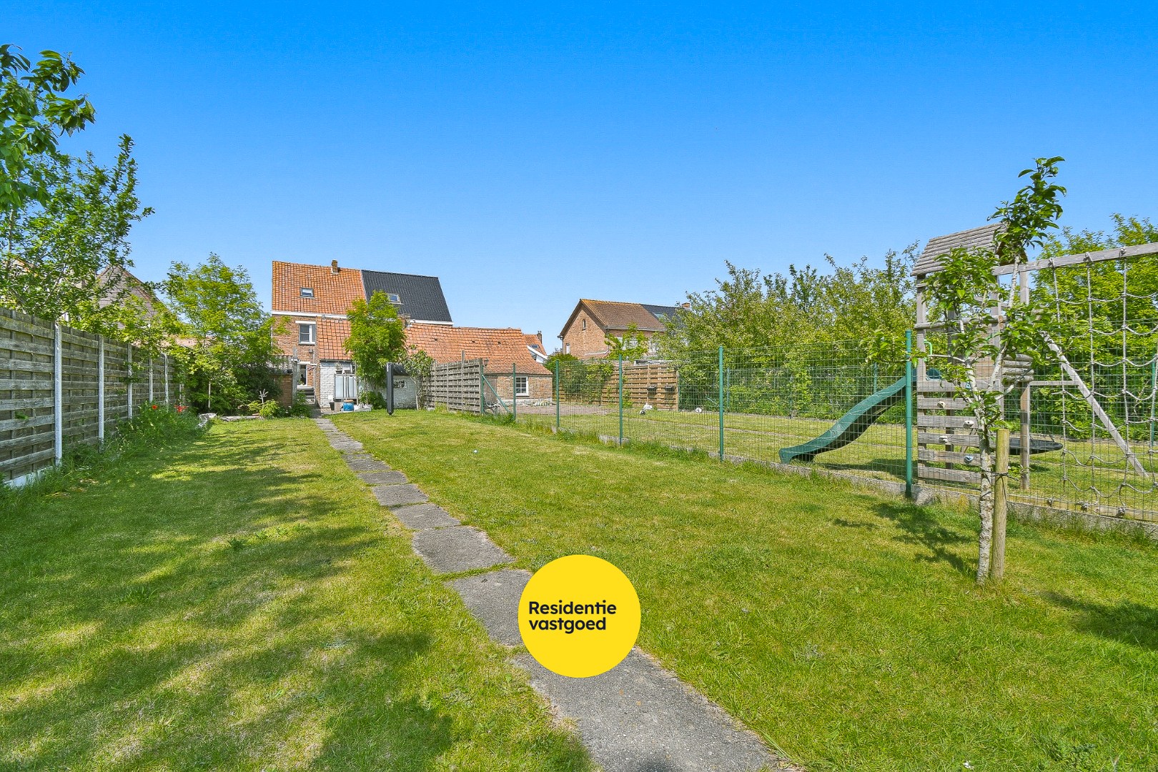 Gezinswoning met ruime tuin 