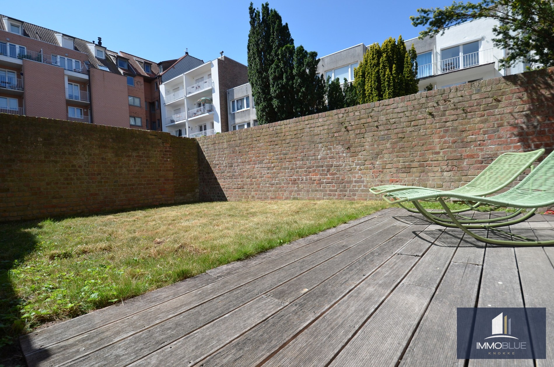 Appartement avec jardin situé au calme, à proximité de l’Avenue du Zoute. 
