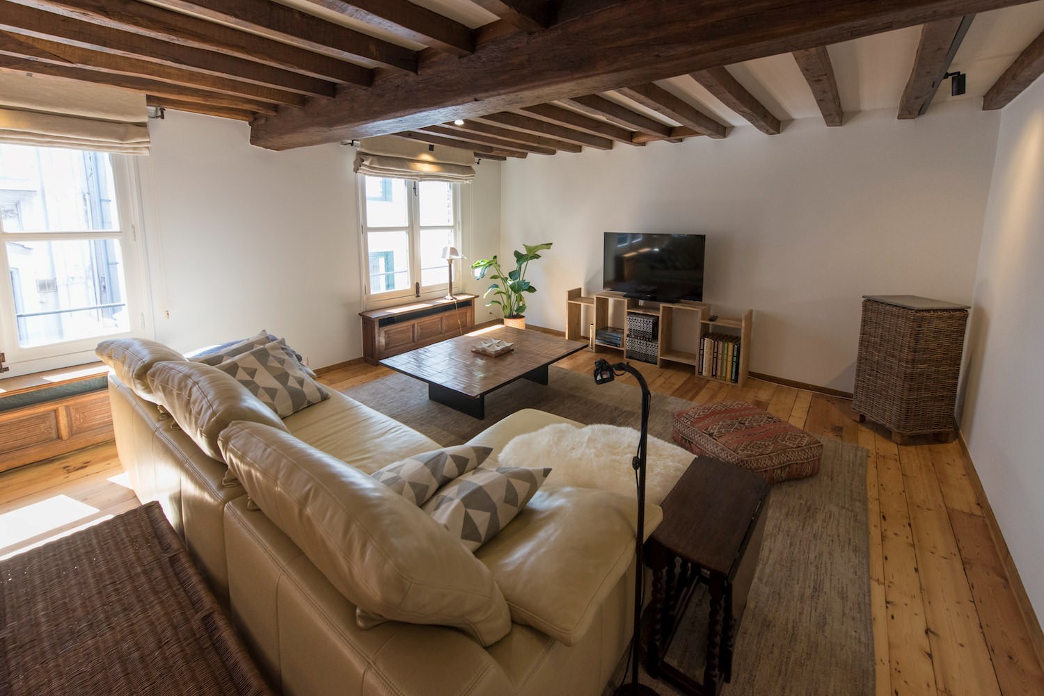 Gemeubeld appartement in centrum Antwerpen in historisch pand met zicht op de kathedraal 