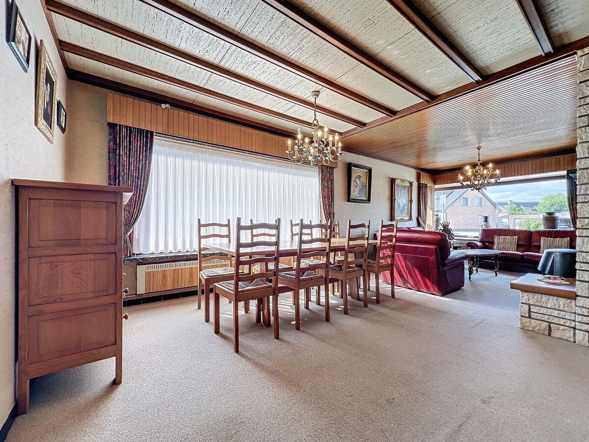 Charmante laagbouwwoning in rustige woonwijk te Hillegem 