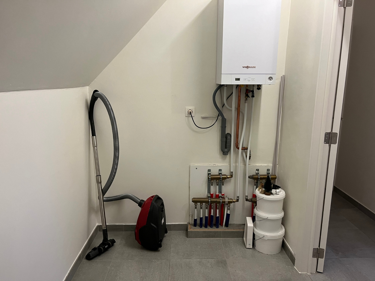 Bijzonder ruim én eigentijds dakappartement. GEEN VASTE KOSTEN ! 