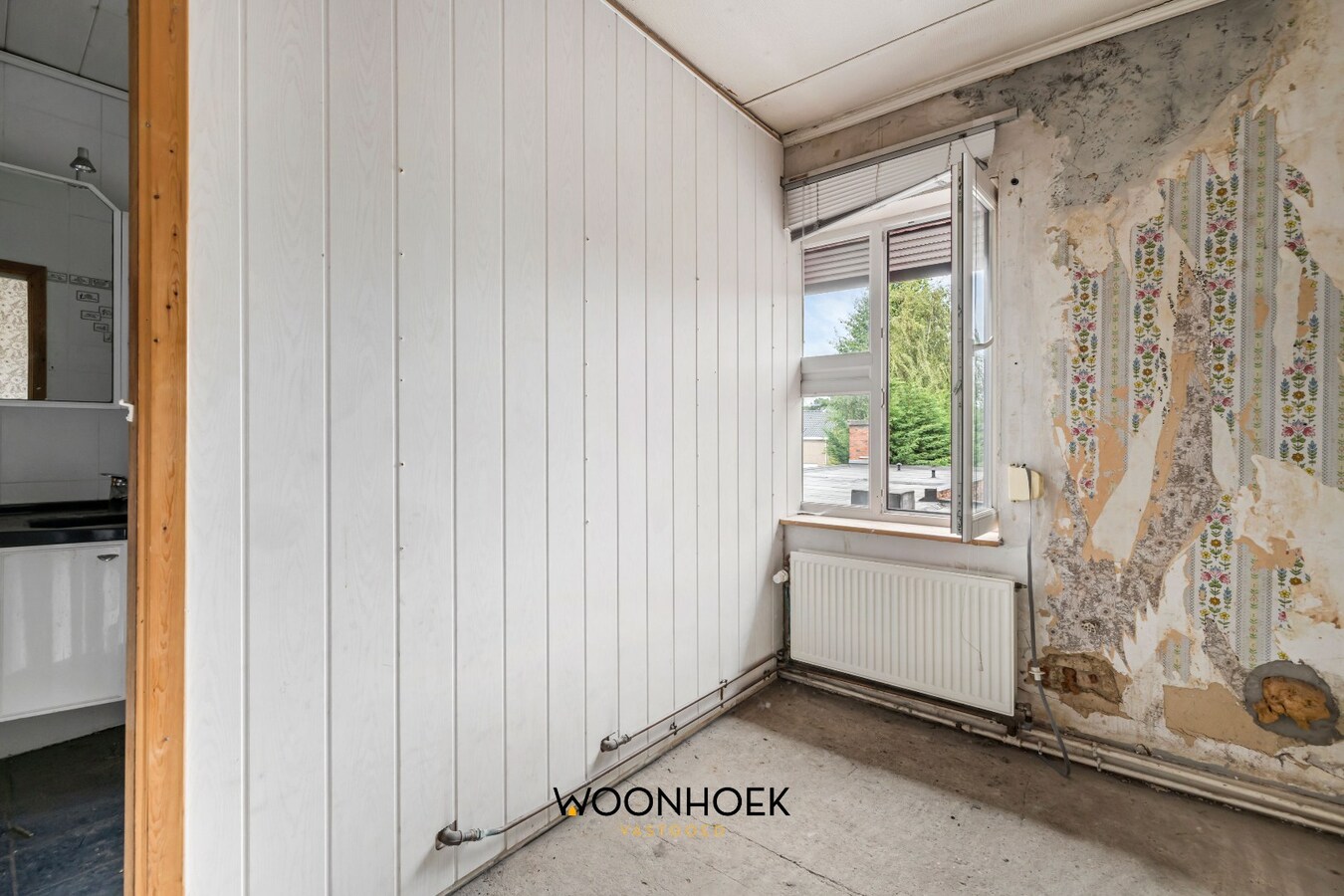 Ruime, te renoveren woning met diverse mogelijkheden 