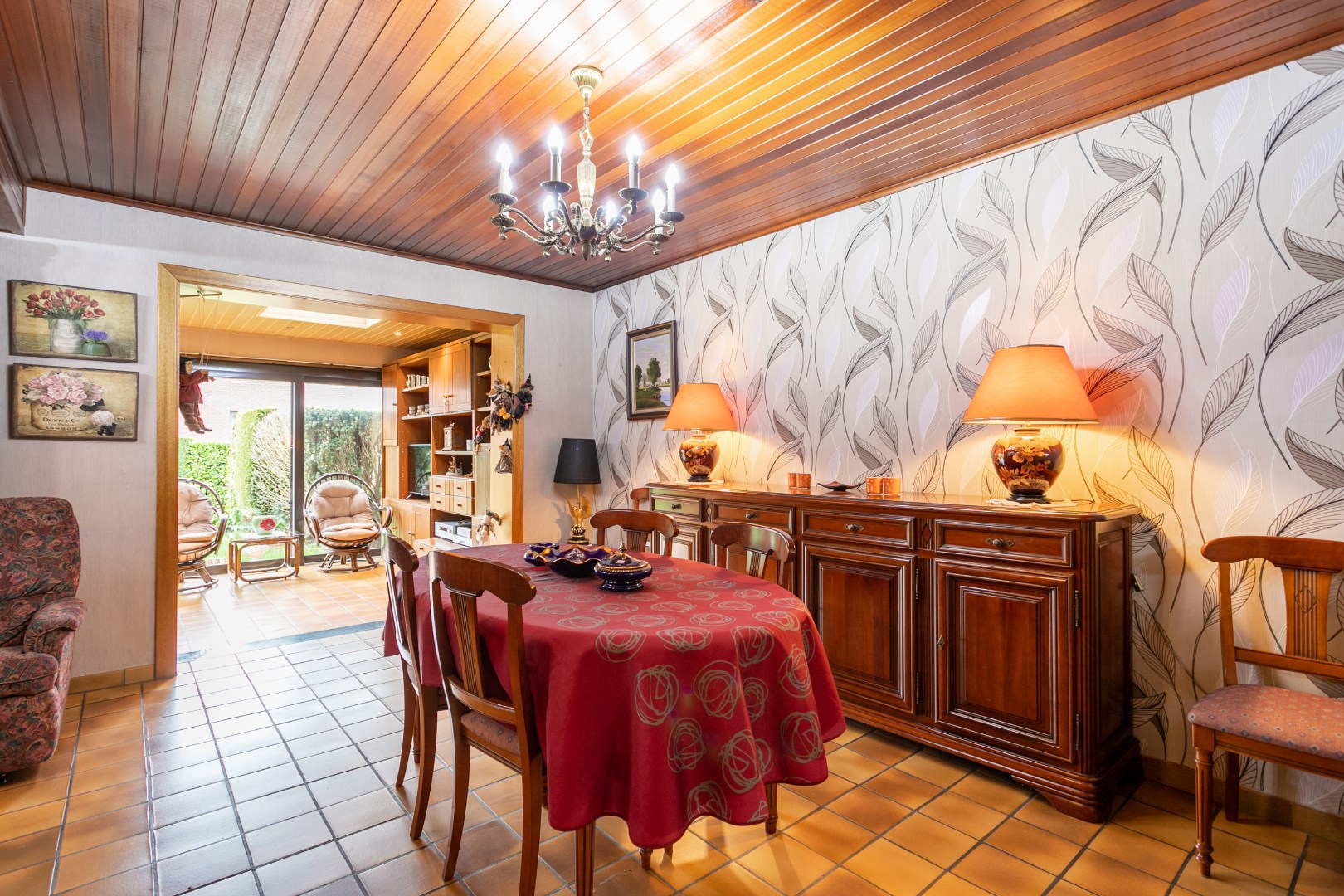 Solide 3-gevel woning met 3 slaapkamers, tuin en garage nabij centrum Halle 