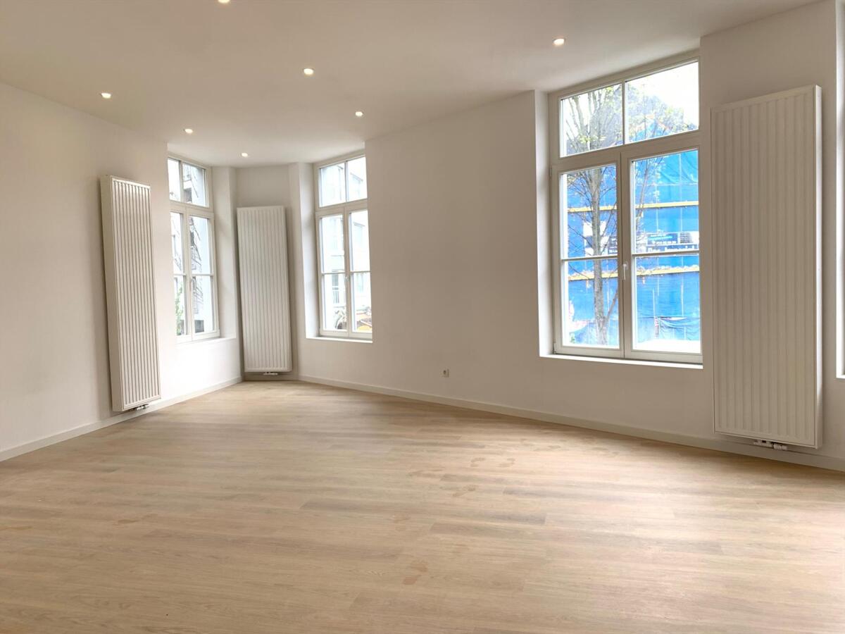 EXCLUSIEF WOONAPPERTEMENT IN UNIEKE COMPLEET GERENOVEERDE WOONRESIDENTIE PAL IN CENTRUM OOSTENDE 