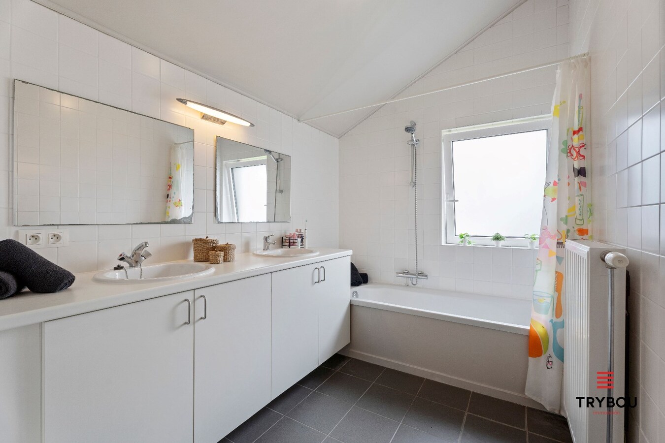 Uitstekend gelegen, halfopen bebouwing met 4 slaapkamers te Ruislede 