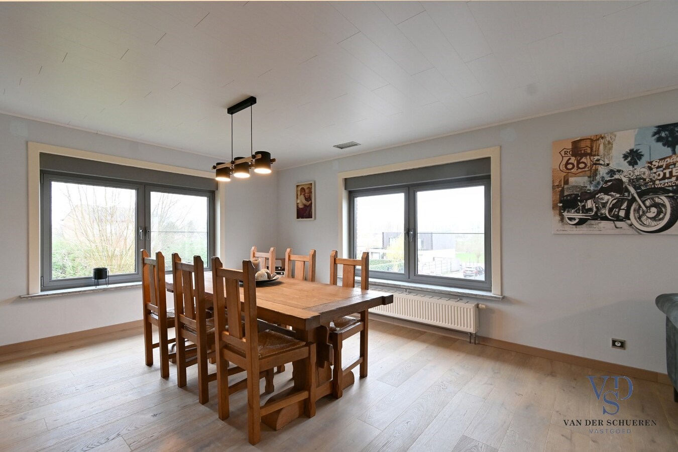 Bijzonder degelijke, instapklare ruime eigendom 