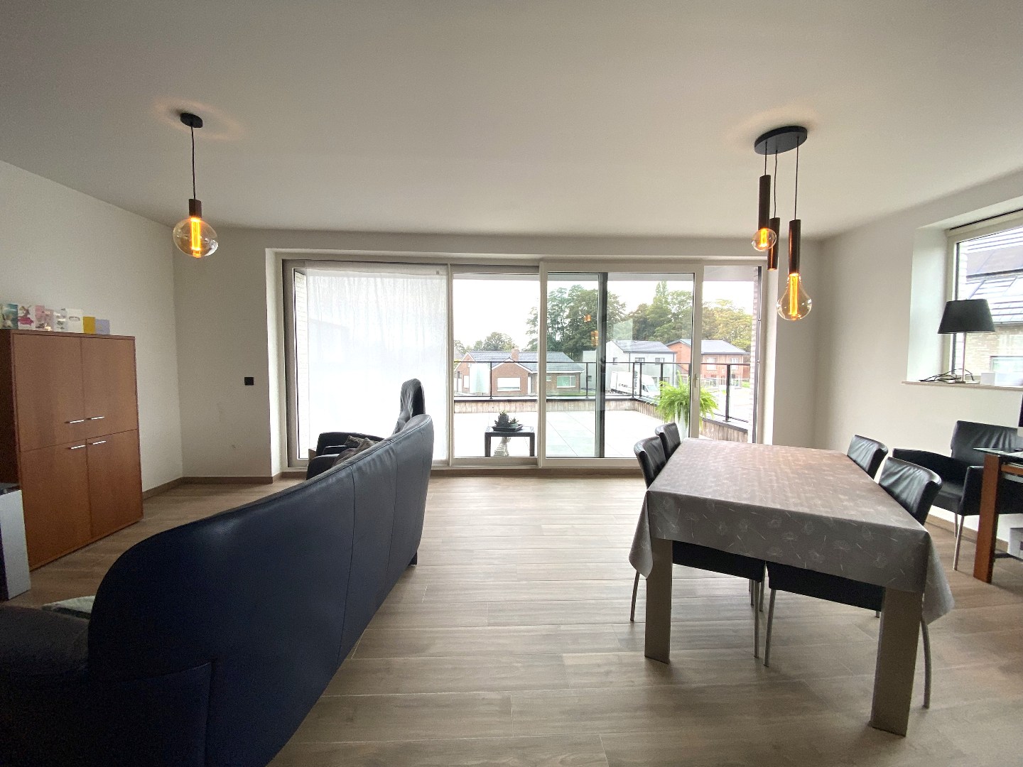 Hedendaags appartement met 2 grote terrassen op centrale ligging! 