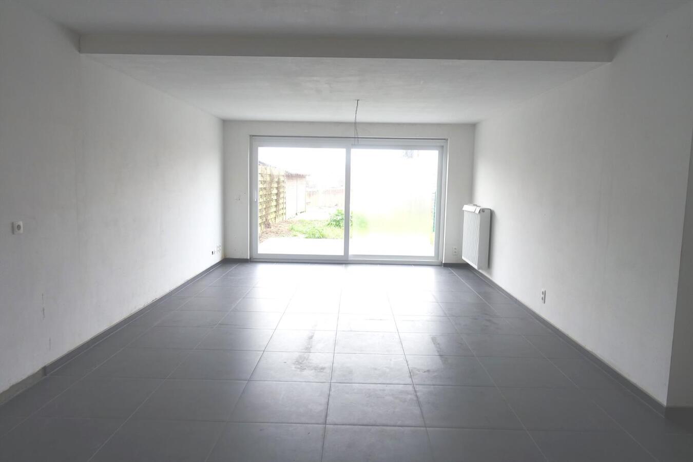 Gelijkvloersappartement met tuin en 2 autostaanplaatsen 