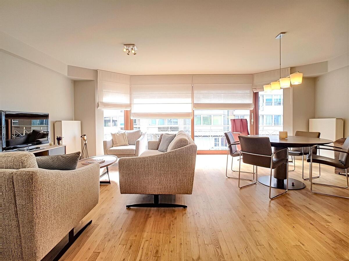 Zeer ruim woonappartement (109 m²) met uitzonderlijk zonneterras - Knokke 