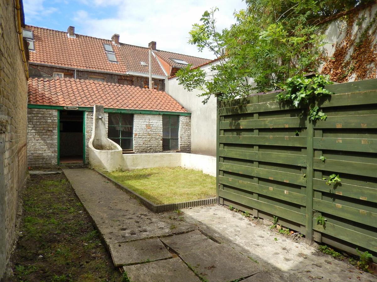 Op te frissen woning met tuin in hartje van Brugge! 