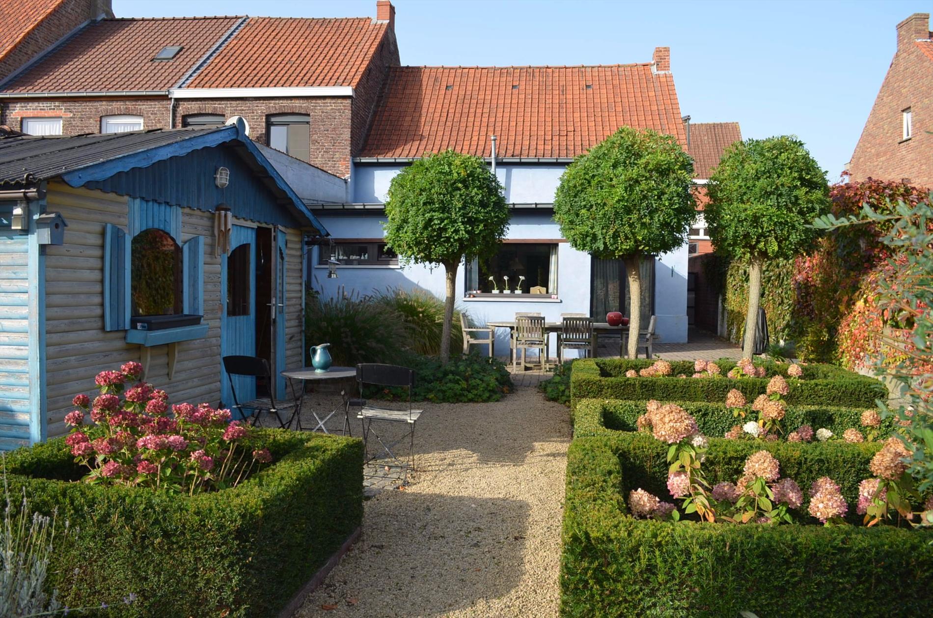 Charmante gezinswoning met zonnige tuin op 590 m²  te centrum Maldegem 