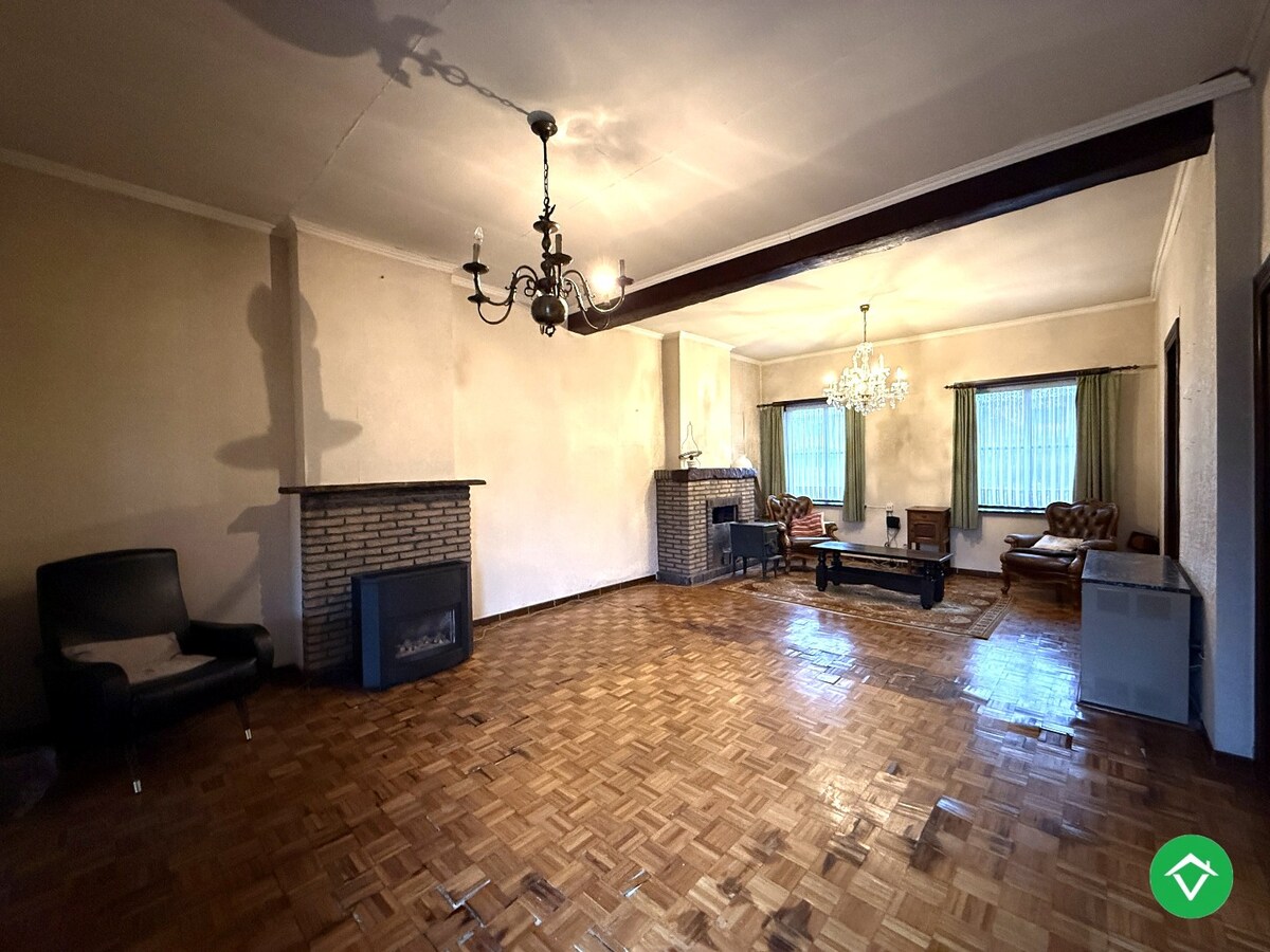 Ruime woning met 5 slaapkamers, garage en diepe tuin te Houthulst 