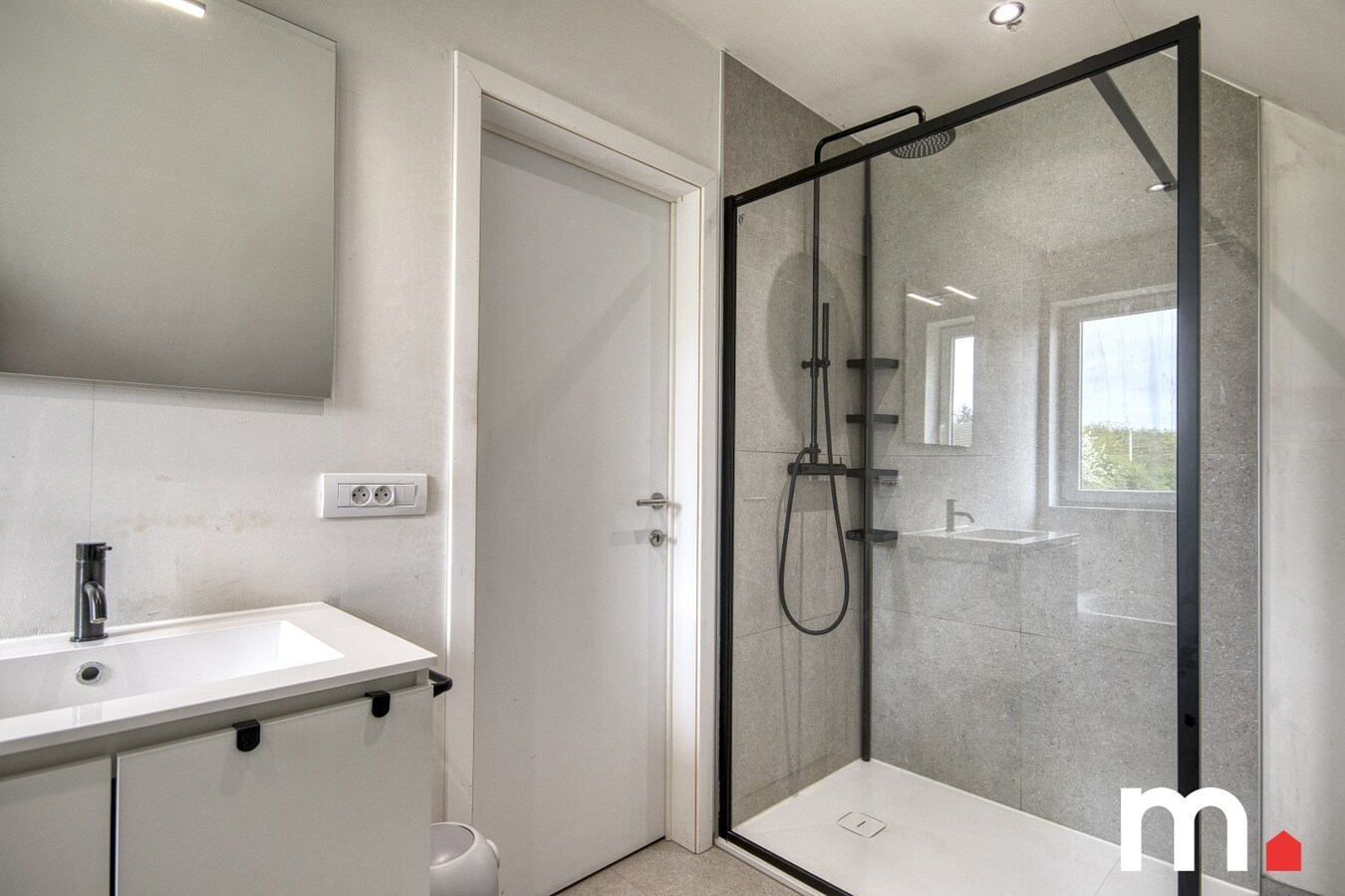 Instapklare half open bebouwing te Heule ! EPC A ! 