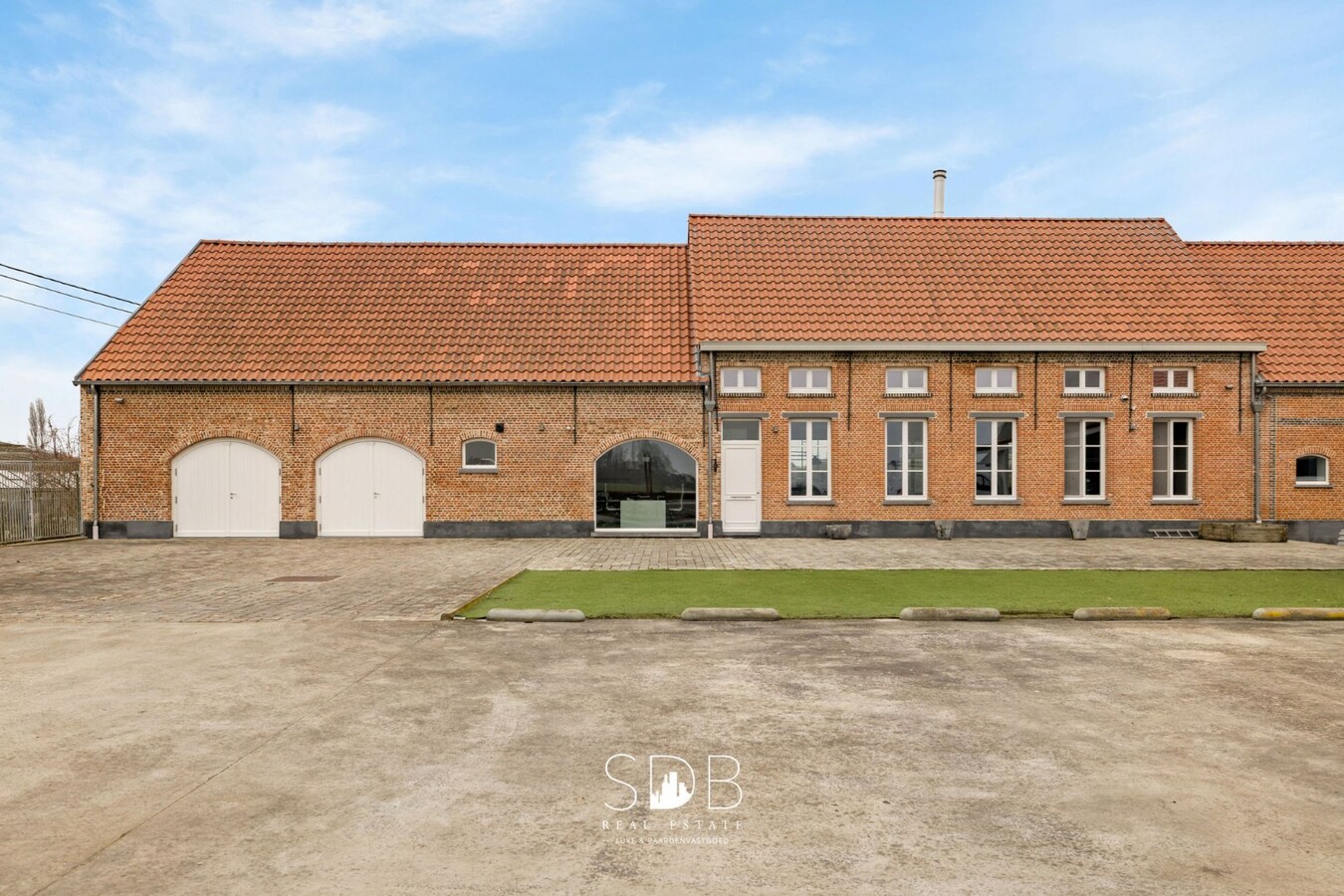 Prachtige villa in hoevestijl met bijgebouwen op 3.973m² 