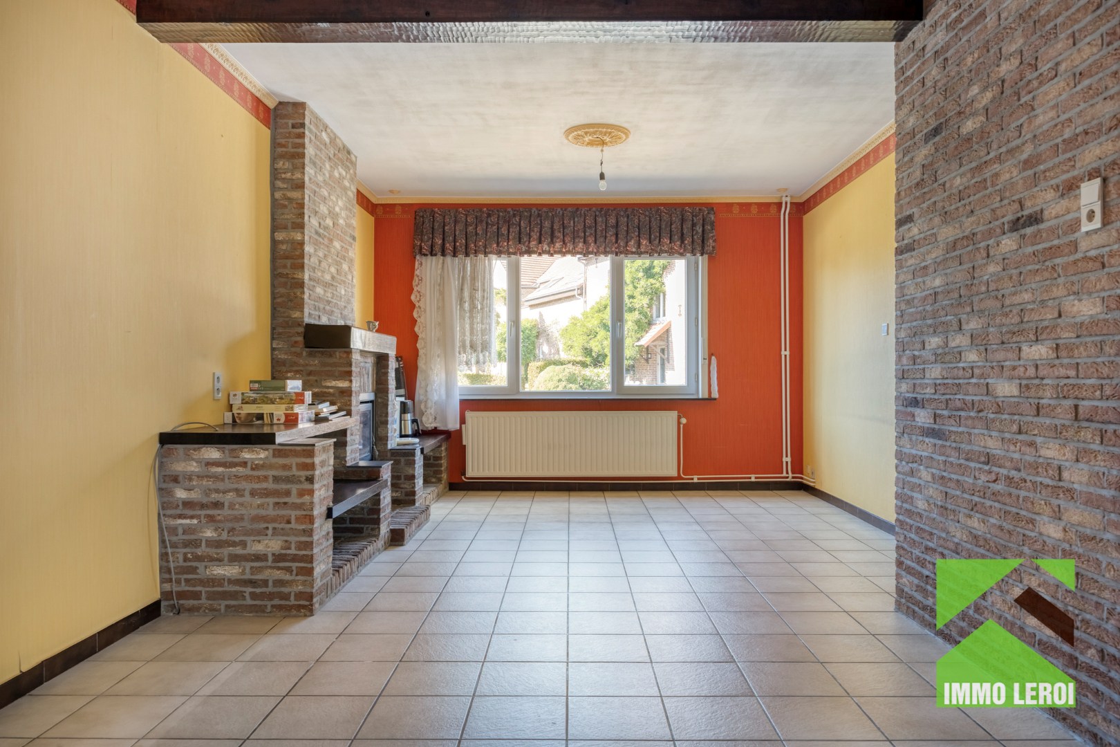 Woonkamer met inbouwhaard