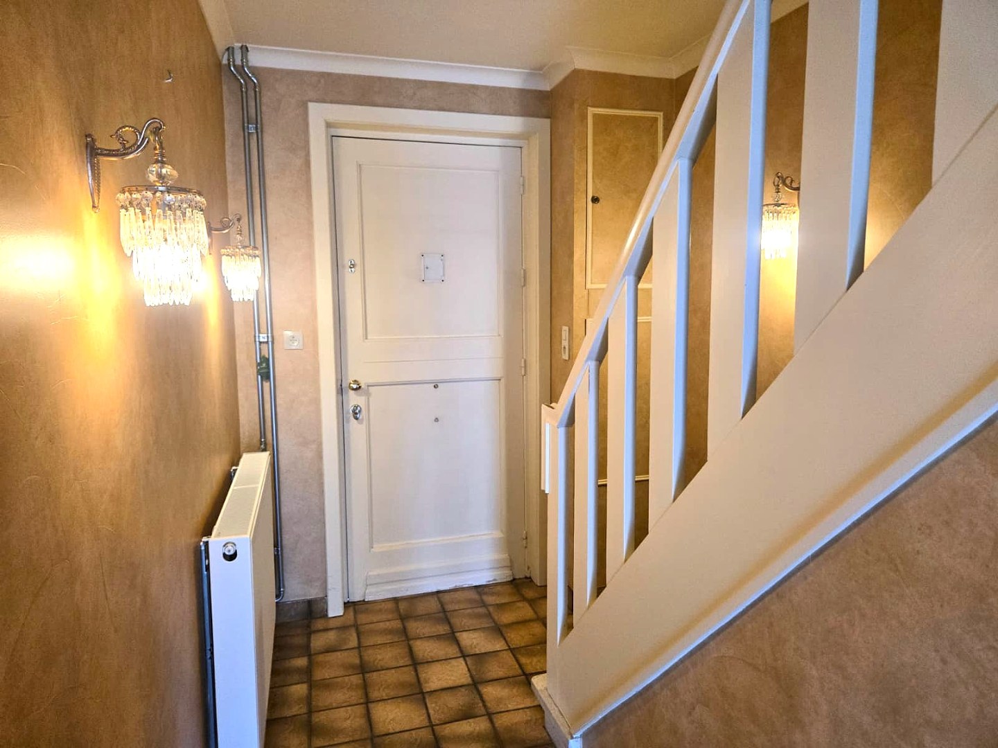 Rustig gelegen, recent gerenoveerde halfopen woning 
