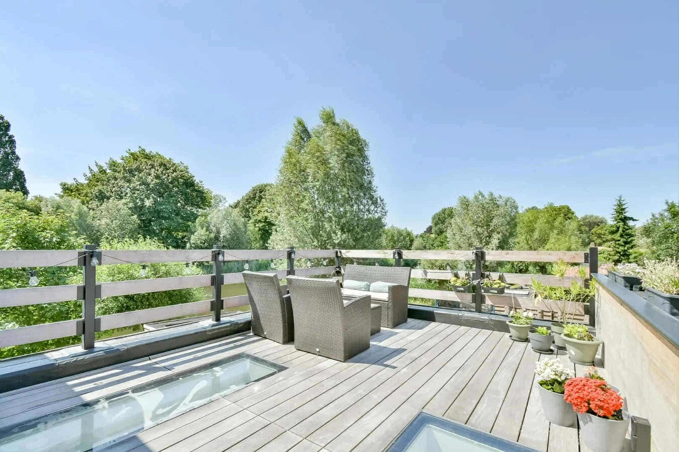 Gerenoveerde rijwoning met 3 slaapkamers en tuin te Roeselare 