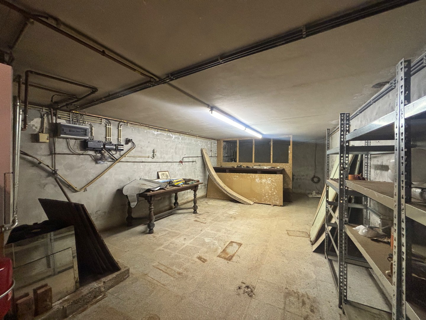 Gelijkvloerse woning met 2 slpk., garage en carport nabij centrum Mol 