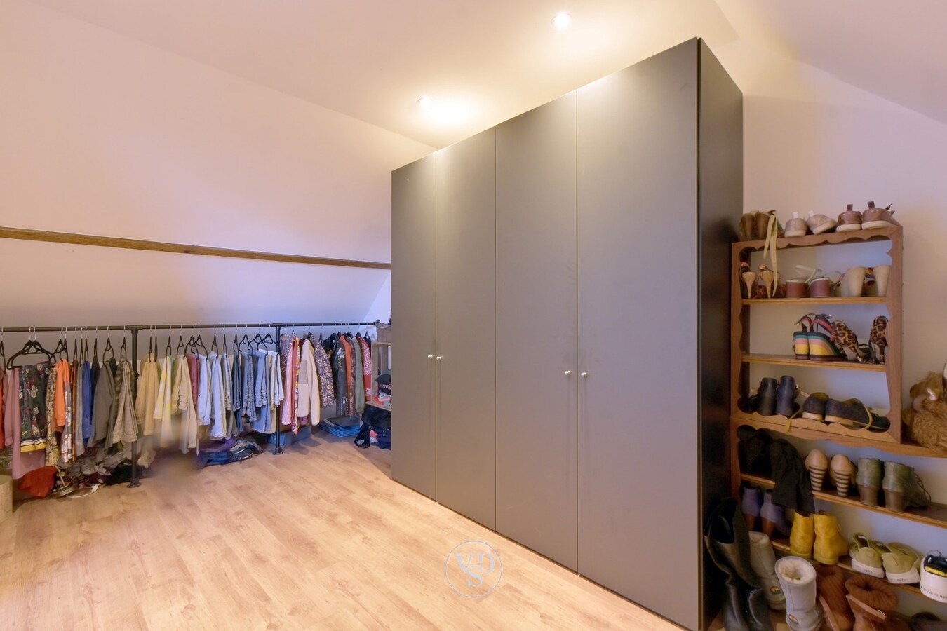 Exceptioneel ruim appartement in centrum Gavere. 