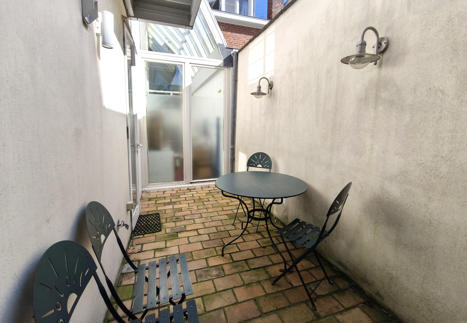 Gebouw met 3 vakantiestudio's 