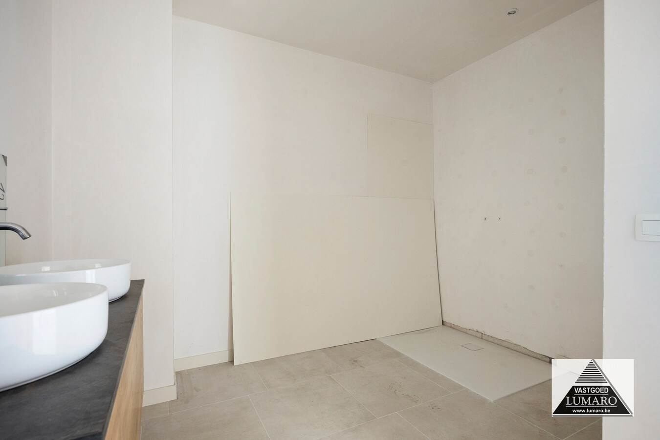 Nieuw gelijkvloers appartement met terras en tuintje 