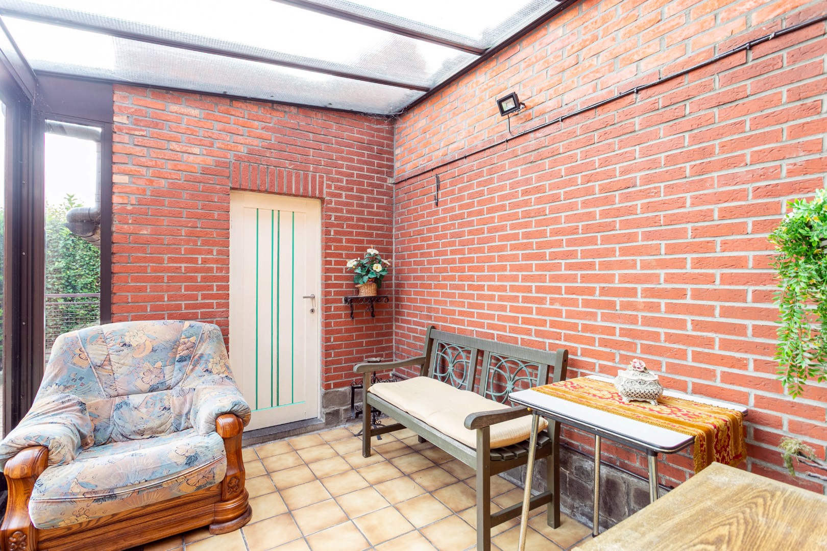 Te renoveren woning met 3 slpk te Lembeek 