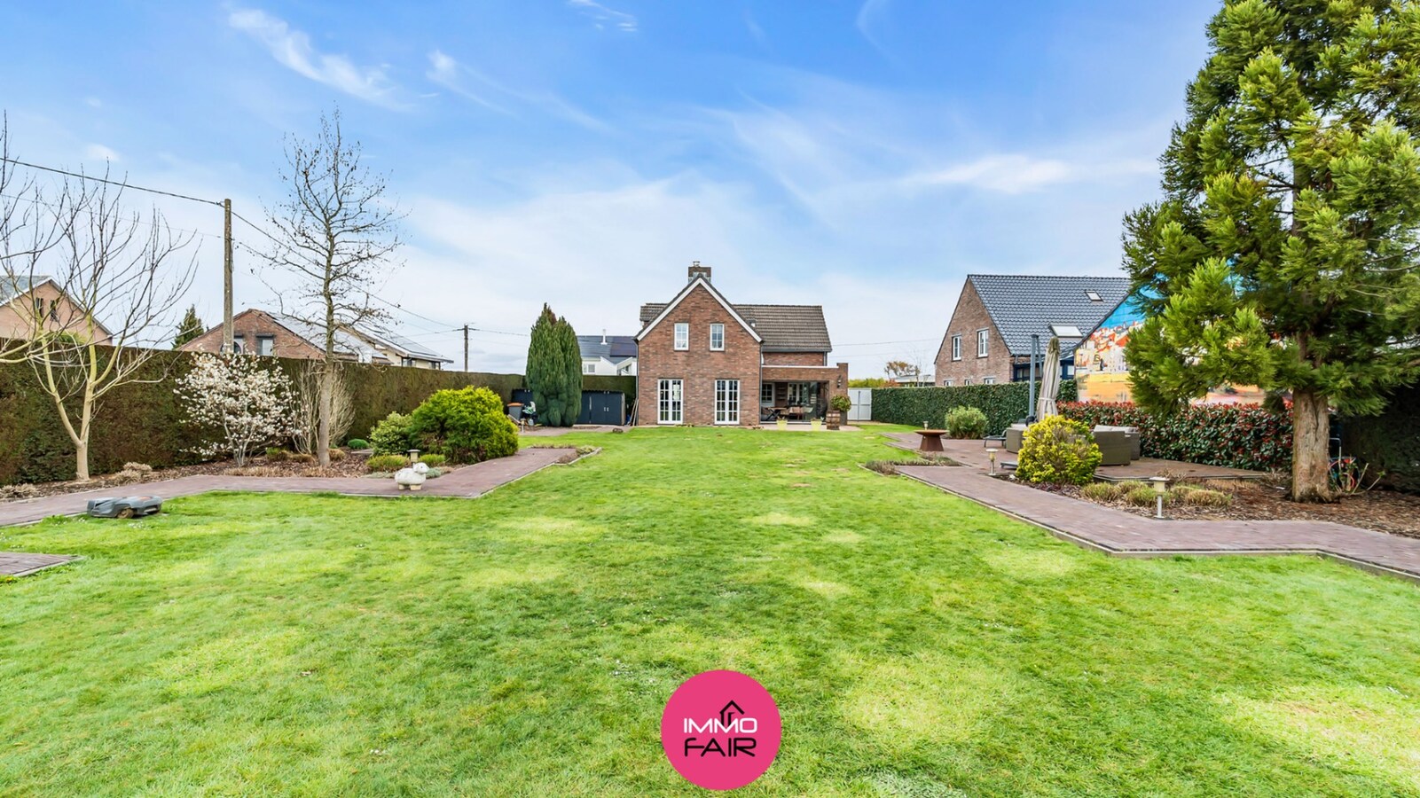 Vrijstaande woning op royaal perceel met panoramisch uitzicht, vlakbij Maastricht 