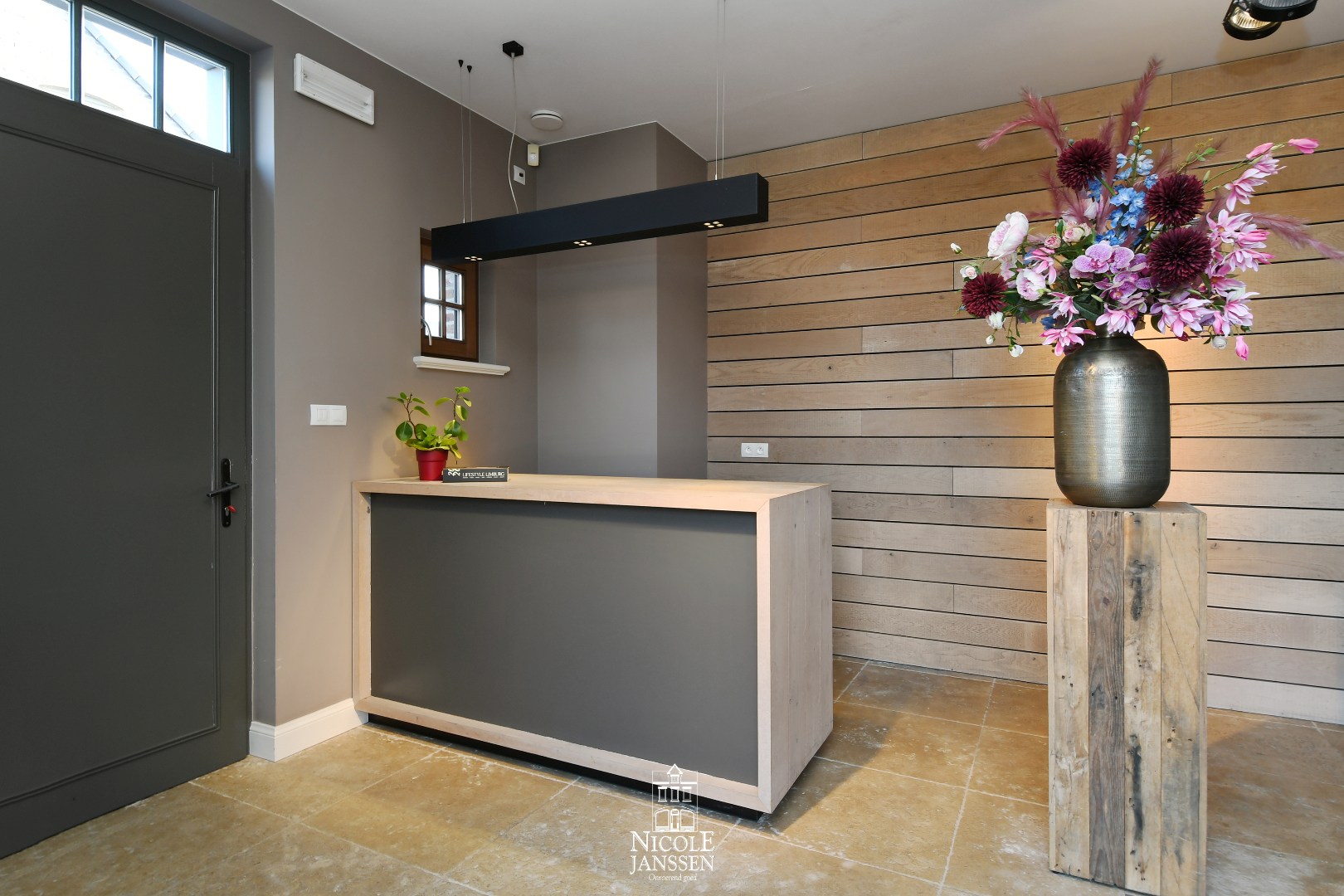 Aparte ingang langs de voorzijde van de woning 