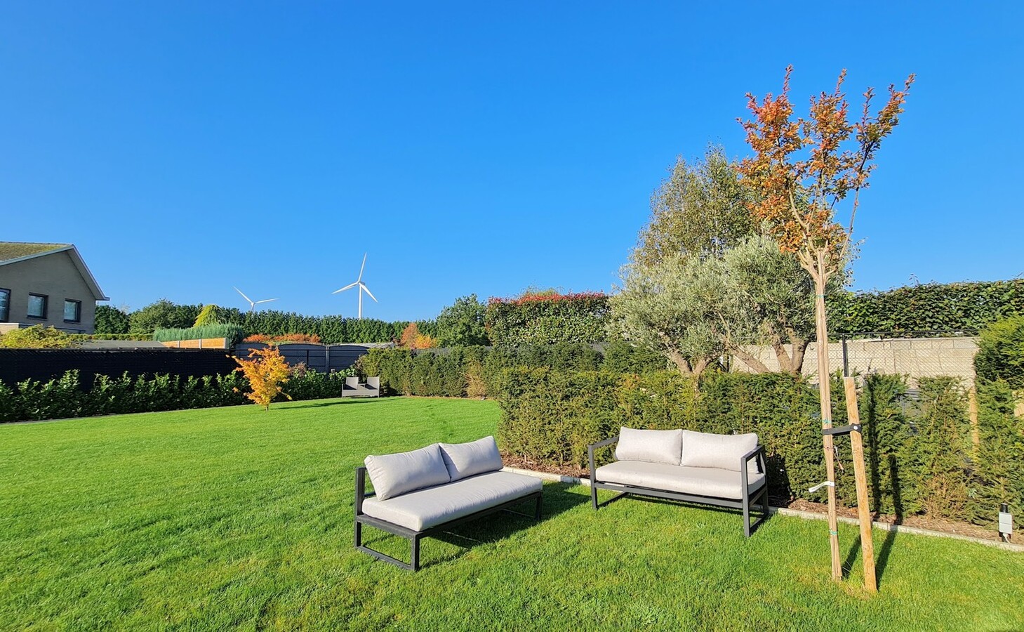 Bungalow met zongerichte tuin op perceel van 1350 m² 