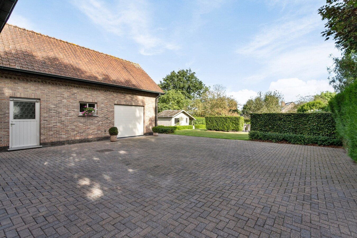 Gunstig gelegen villa met prachtig aangelegde tuin 