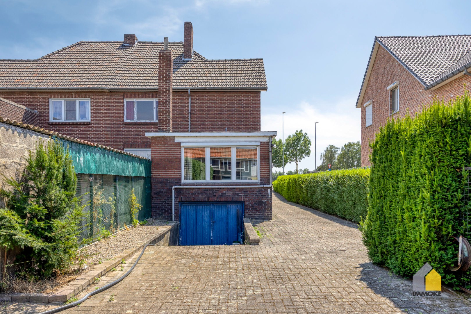 Karaktervolle, halfvrijstaande woning op 7a 31ca met aangrenzend weiland 16a 50ca. 
