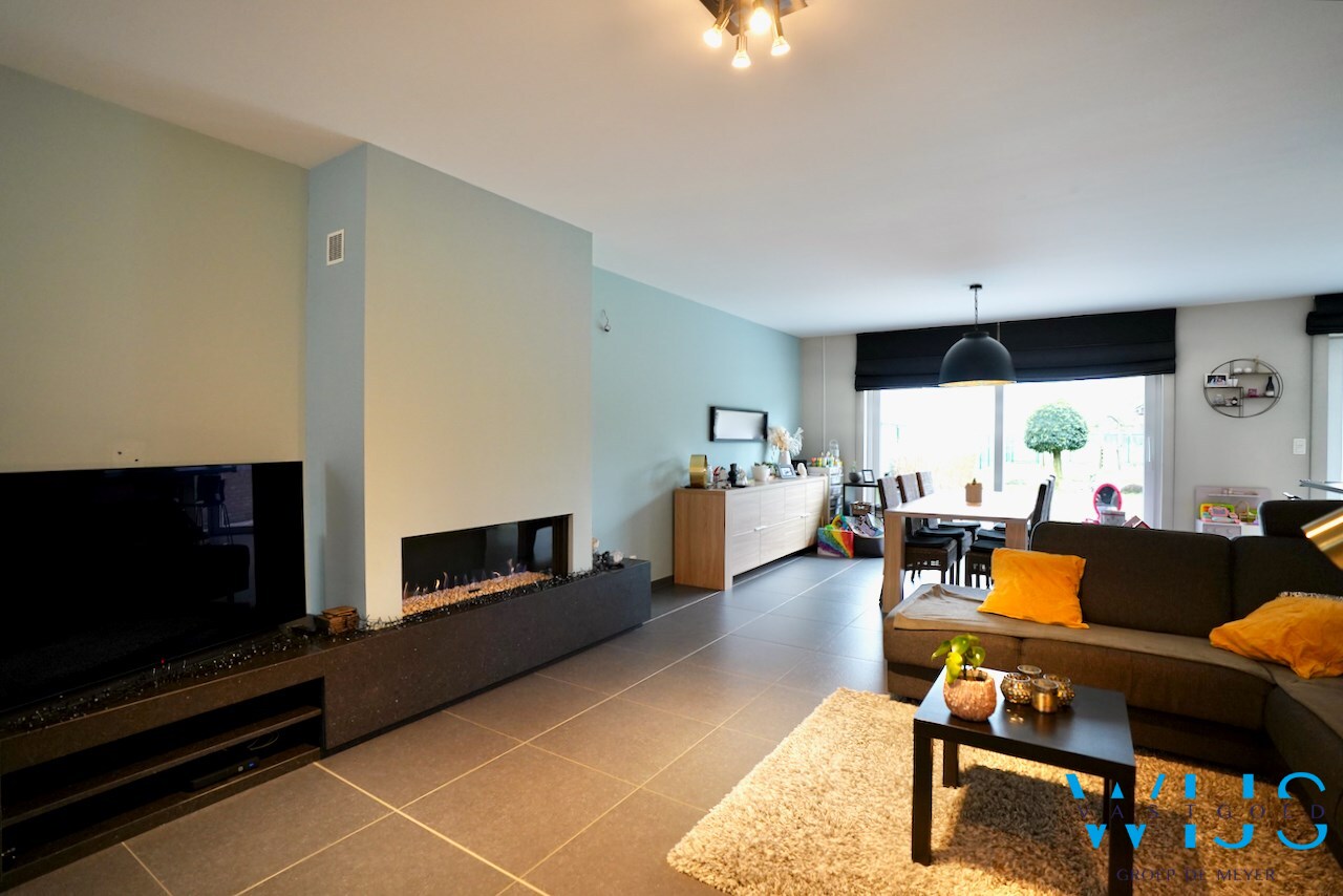 INSTAPKLAAR woonhuis met ZUIDgerichte tuin te Boekhoute ! 