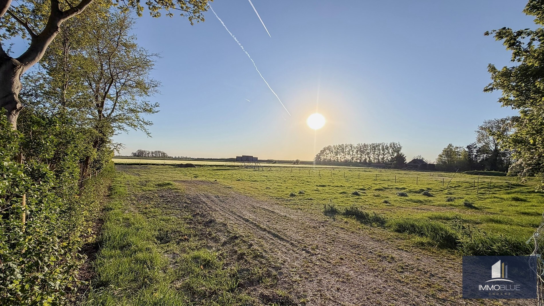 Exclusieve bouwgrond met open zicht gelegen aan het Zwin met goedgekeurde bouwplannen. 