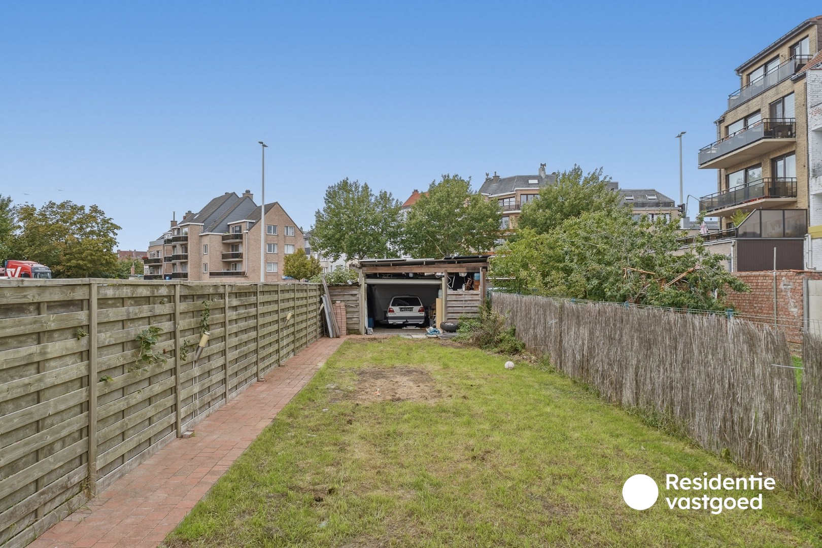 Ruime woning met 6 slaapkamers, garage, tuin en EPC B in Oostende 