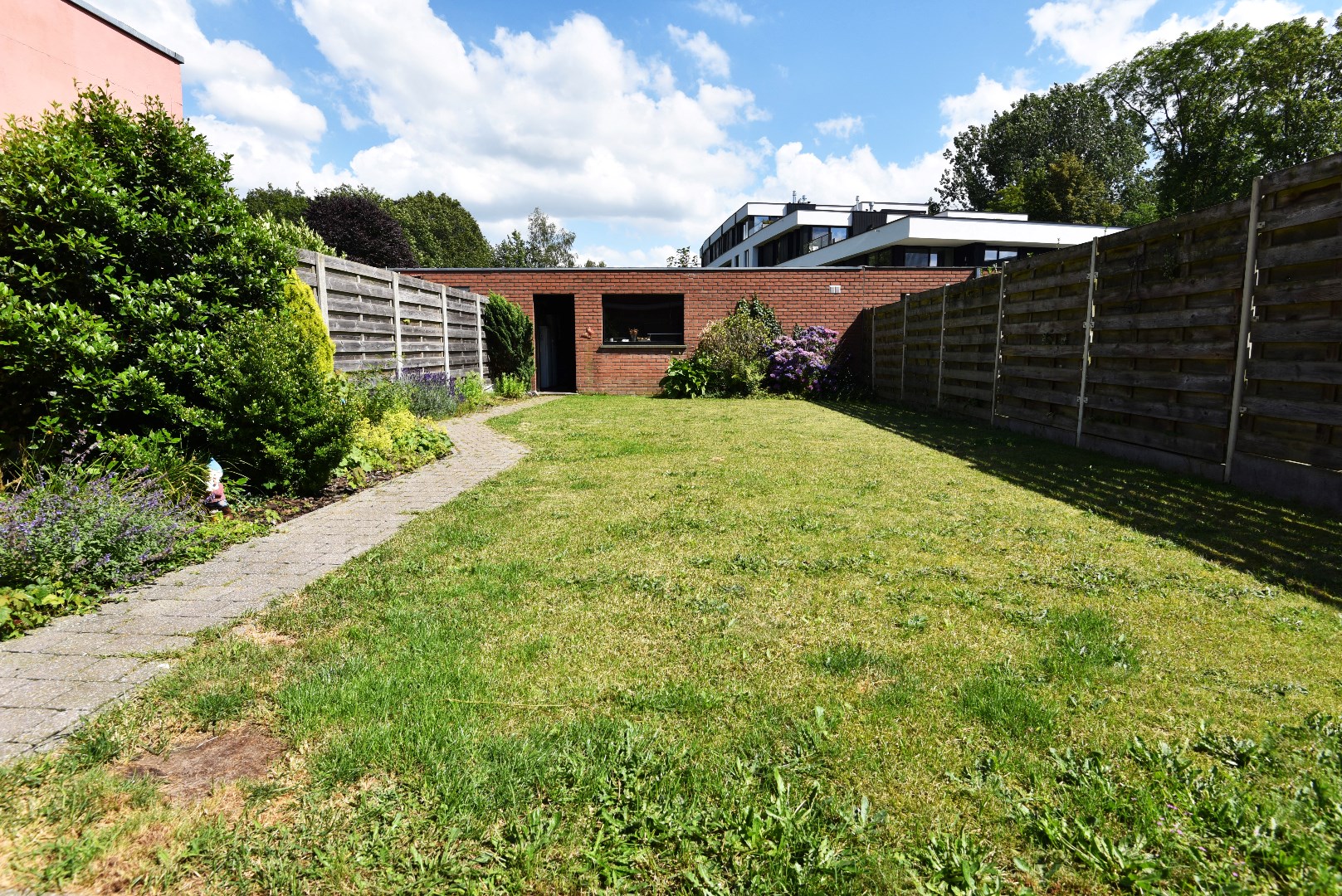 Gezinswoning 3 slpks, tuin en dubbele garage te centrum Eeklo 