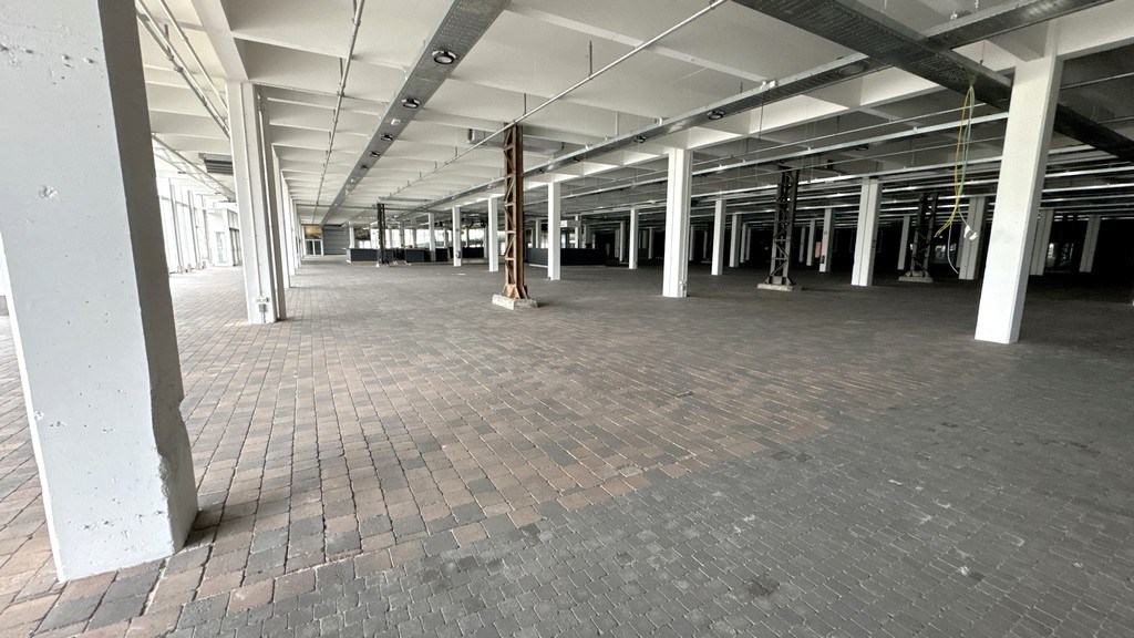 Magazijn met showroom te huur op commerciële site in haven Antwerpen
