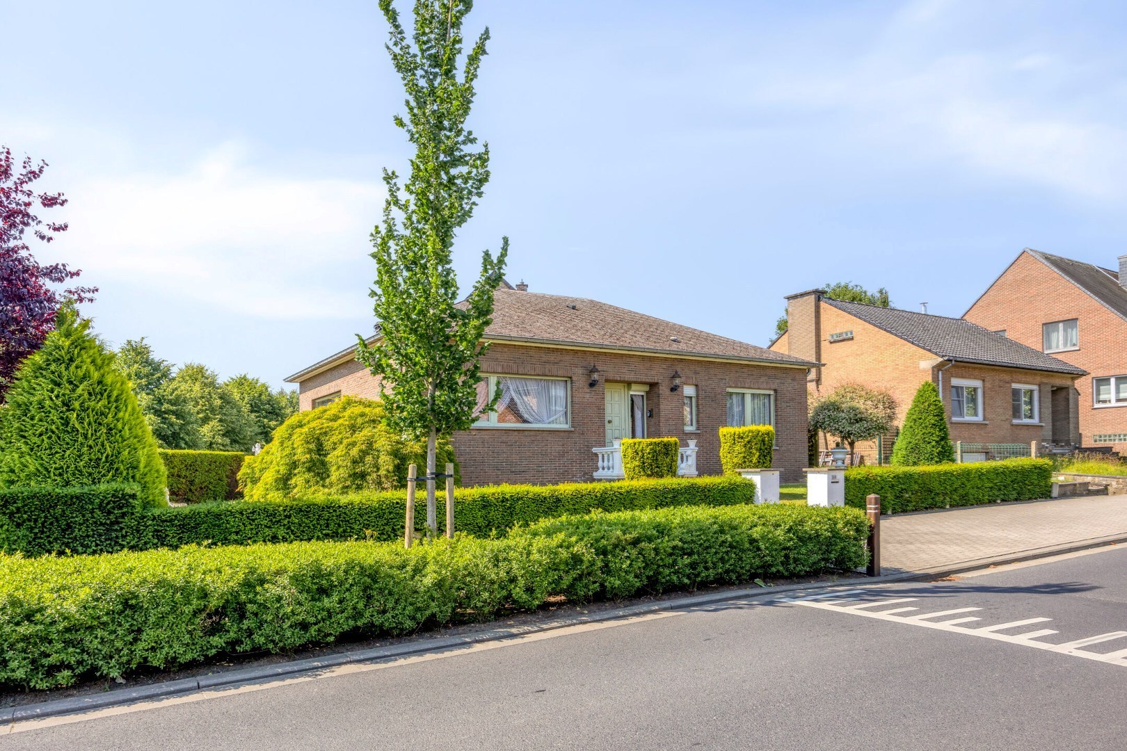 BUNGALOW – 2/4 kamers, dubbele garage &amp; kelders – 1650 BEERSEL 