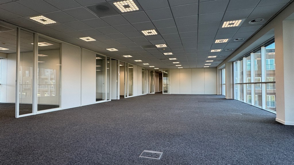 Kantoorgebouw te koop op zichtlocatie langs R4 in Merelbeke-Melle