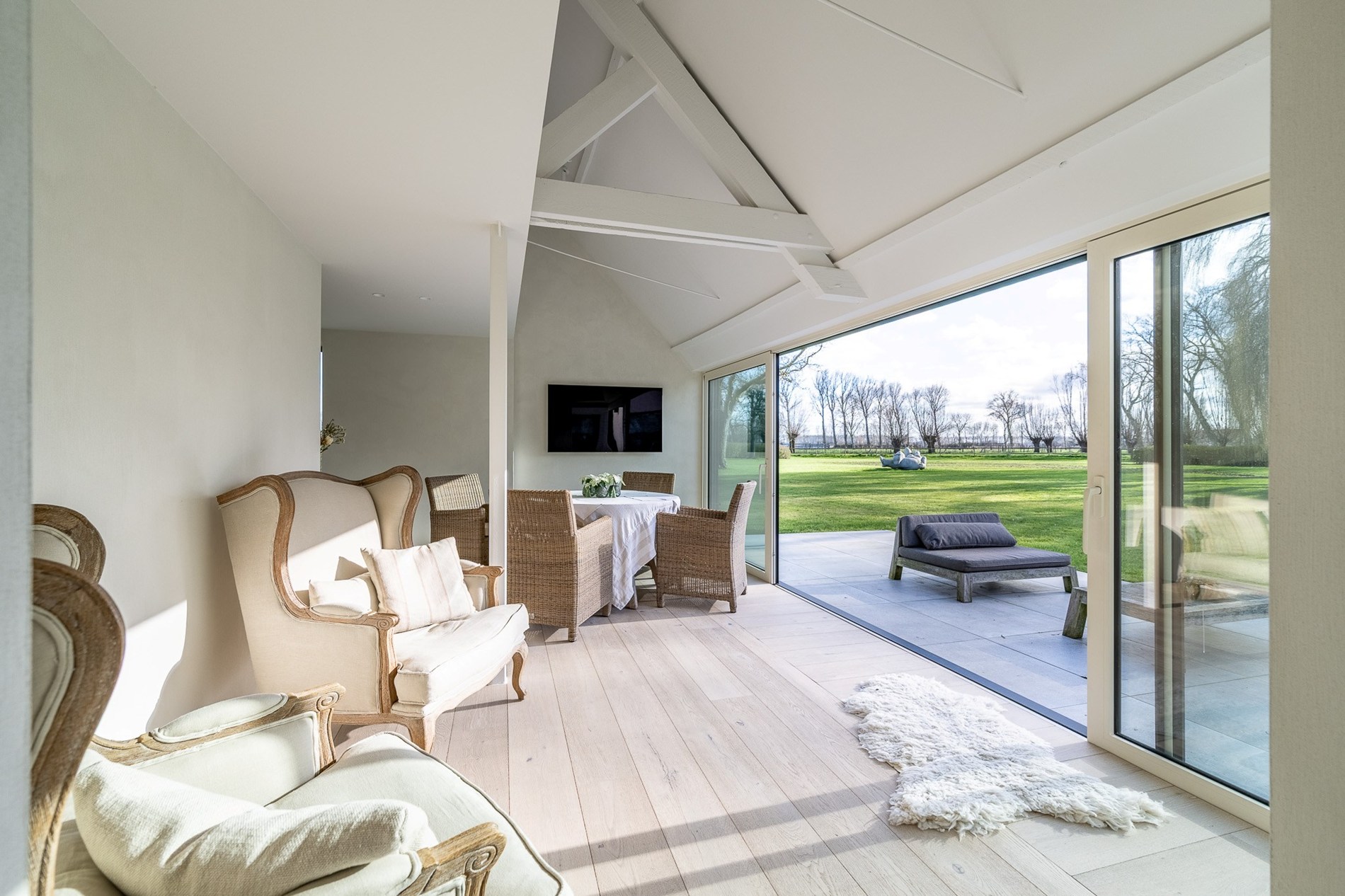 OPENDEURDAG Zaterdag 02/05 - 10u30 - 12u30 (Pereboomstraat 1 te Damme) : Uitzonderlijk gerenoveerde Hoeve met bijhuis op een domein van 1,5 hectare 