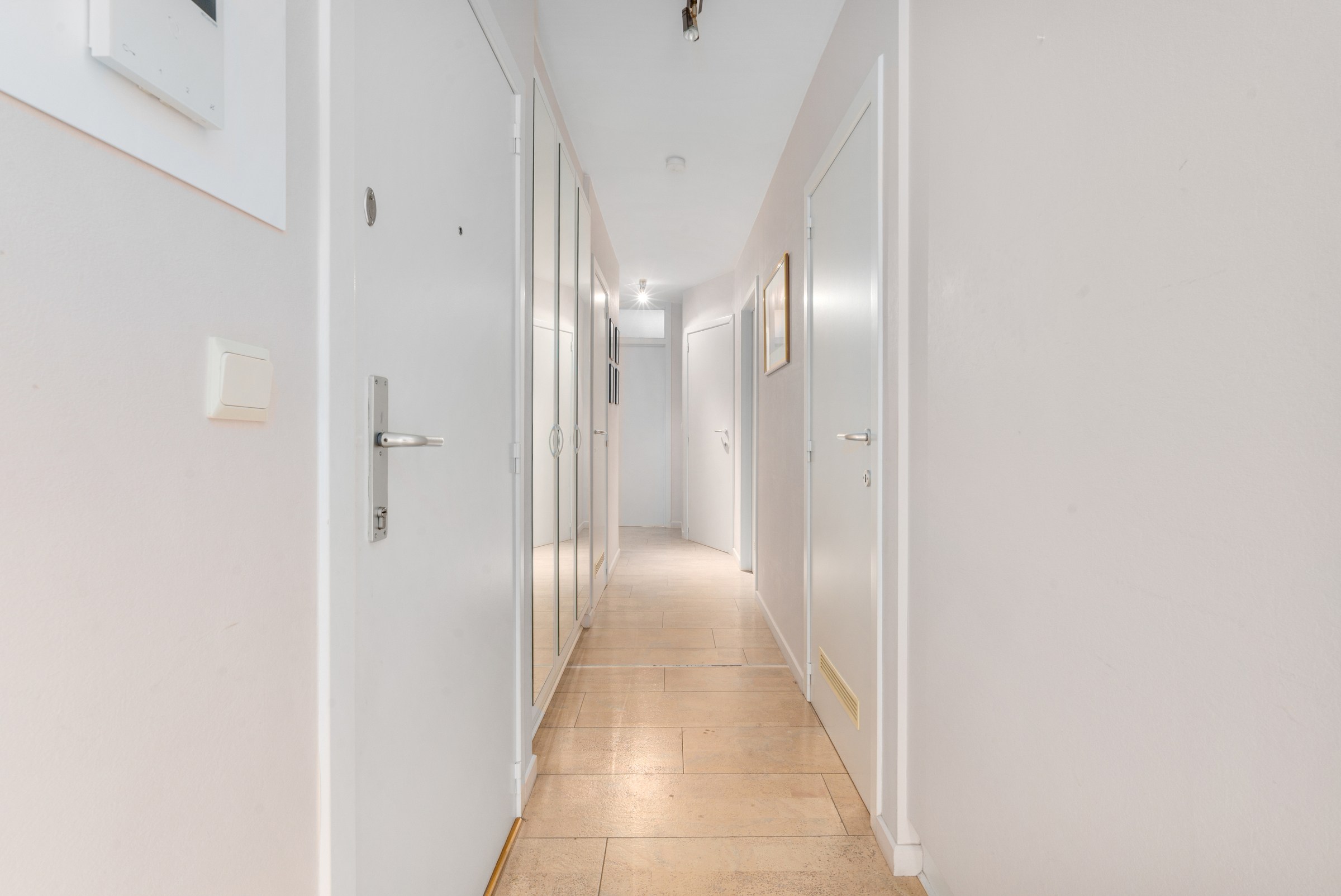 Appartement de 2 pièces bien situé au centre, du côté ensoleillé de la Lippenslaan, à distance de marche de la place Van Bunnen. 